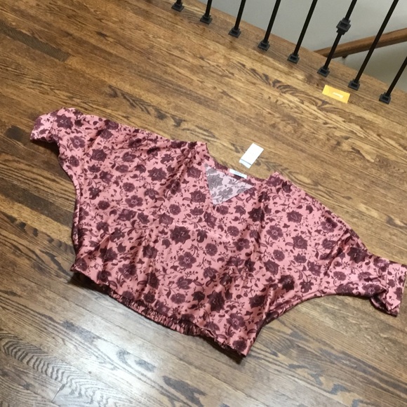 Tops - Women's Pink & Burgandy Floral V-Neck Cropped Dolman Sleeve Blouse